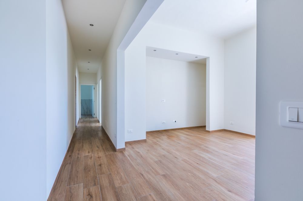 Appartamento trilocale con balcone completamente ristrutturato a nuovo in vendita a Livorno zona Fabbricotti