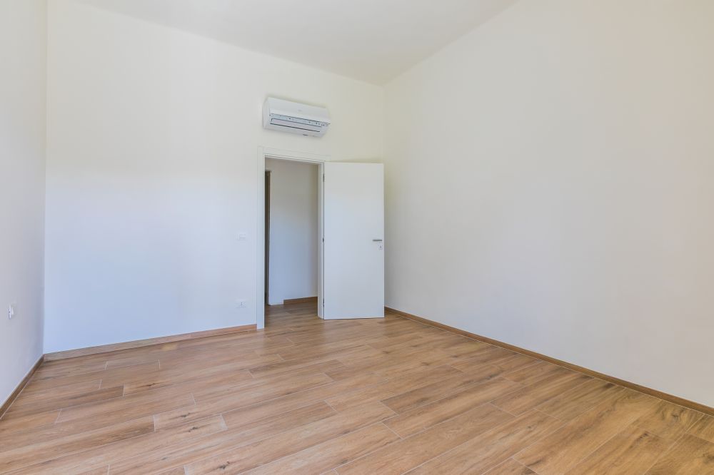 Appartamento trilocale con balcone completamente ristrutturato a nuovo in vendita a Livorno zona Fabbricotti