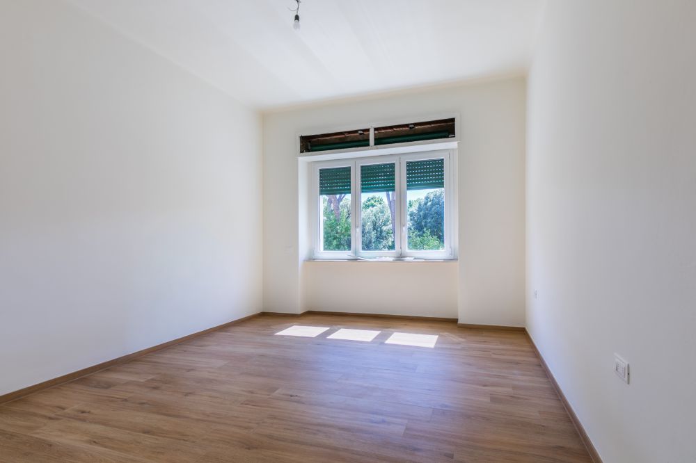Appartamento trilocale con balcone completamente ristrutturato a nuovo in vendita a Livorno zona Fabbricotti