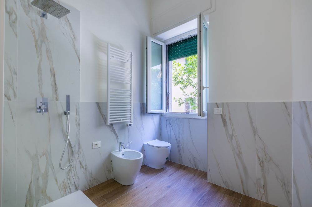 Appartamento trilocale con balcone completamente ristrutturato a nuovo in vendita a Livorno zona Fabbricotti