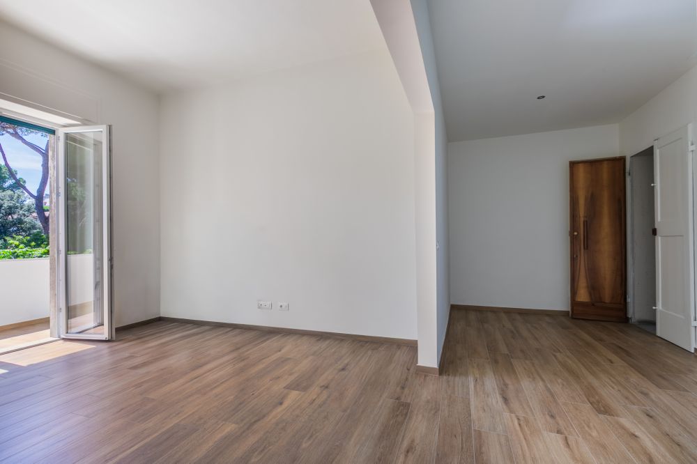 Appartamento trilocale con balcone completamente ristrutturato a nuovo in vendita a Livorno zona Fabbricotti