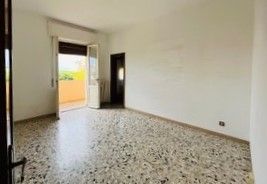 appartamento in vendita a Livorno zona Montebello. Luminoso con 3 camere.