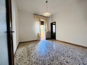 Appartamento ampio e luminoso con giardino in vendita a Livorno zona Montebello
