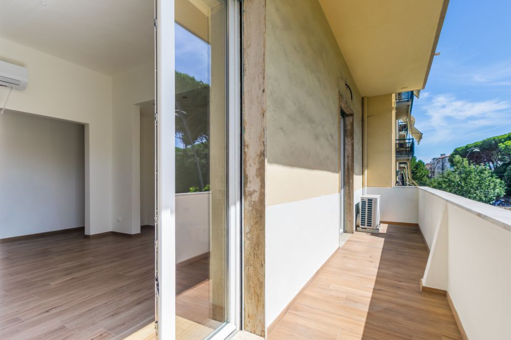 Appartamento trilocale con balcone completamente ristrutturato a nuovo in vendita a Livorno zona Fabbricotti