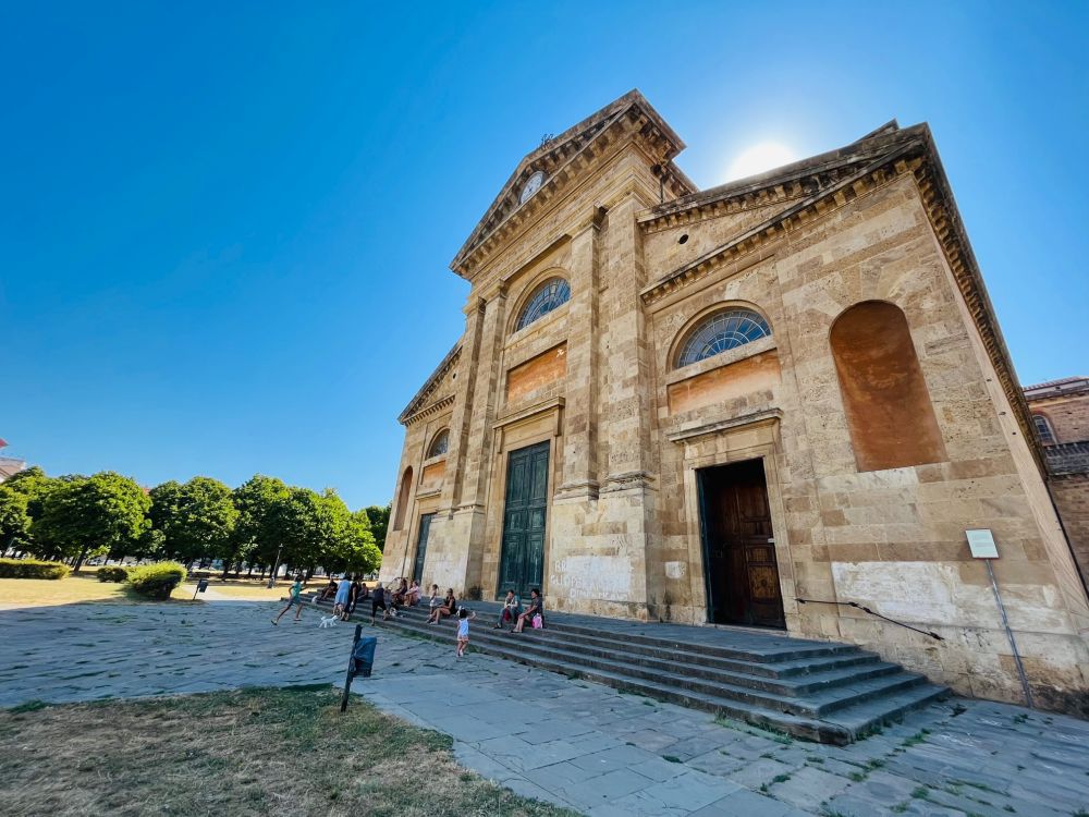 appartamento ampio e luminoso con 3 camera in vendita a Livorno Piazza della Vittoria Magenta completamente ristrutturato