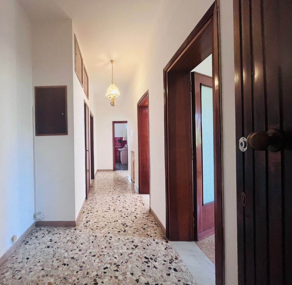 Appartamento ampio e luminoso con giardino in vendita a Livorno zona Montebello