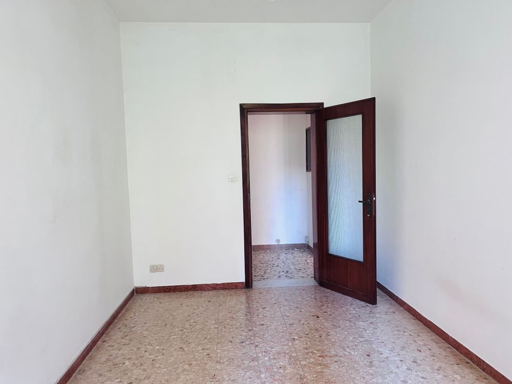 Appartamento ampio e luminoso con giardino in vendita a Livorno zona Montebello