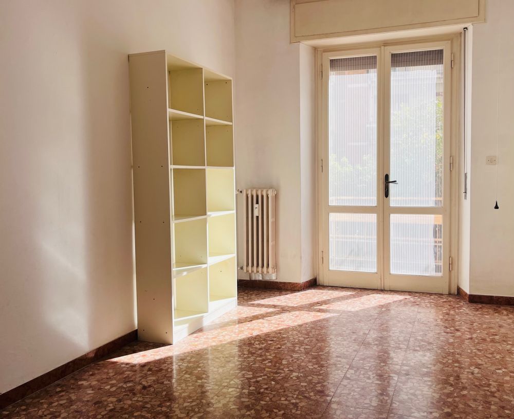 Appartamento ampio e luminoso con giardino in vendita a Livorno zona Montebello