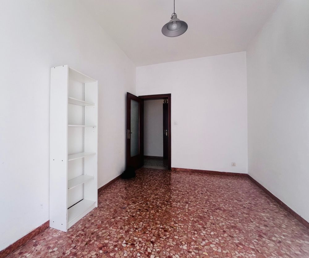 Appartamento ampio e luminoso con giardino in vendita a Livorno zona Montebello