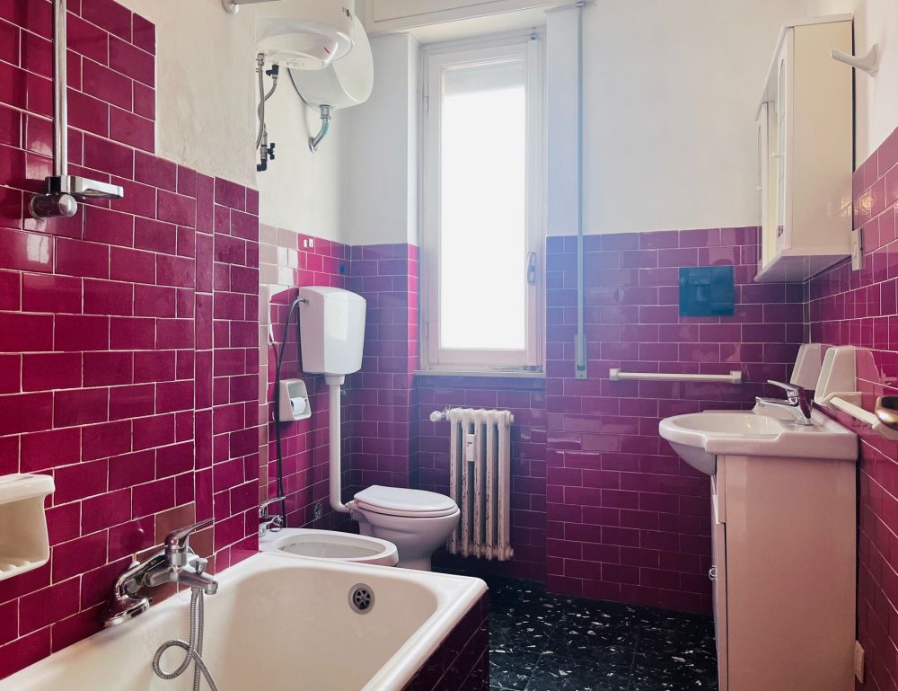 Appartamento ampio e luminoso con giardino in vendita a Livorno zona Montebello