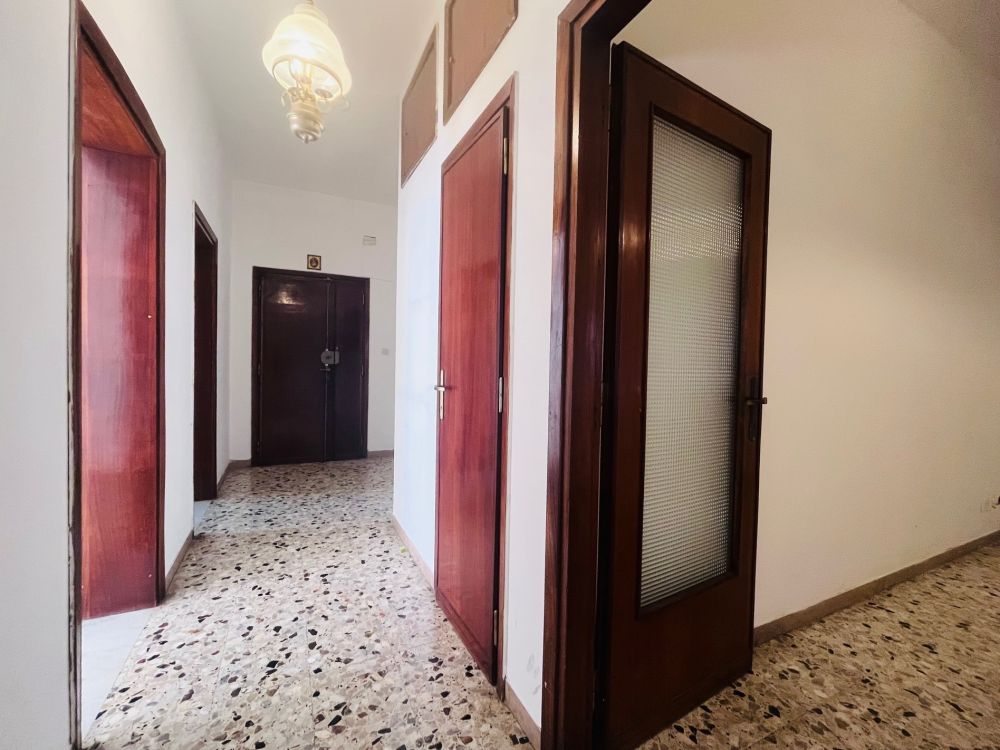 Appartamento ampio e luminoso con giardino in vendita a Livorno zona Montebello