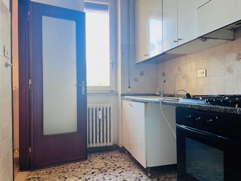 Appartamento ampio e luminoso con giardino in vendita a Livorno zona Montebello