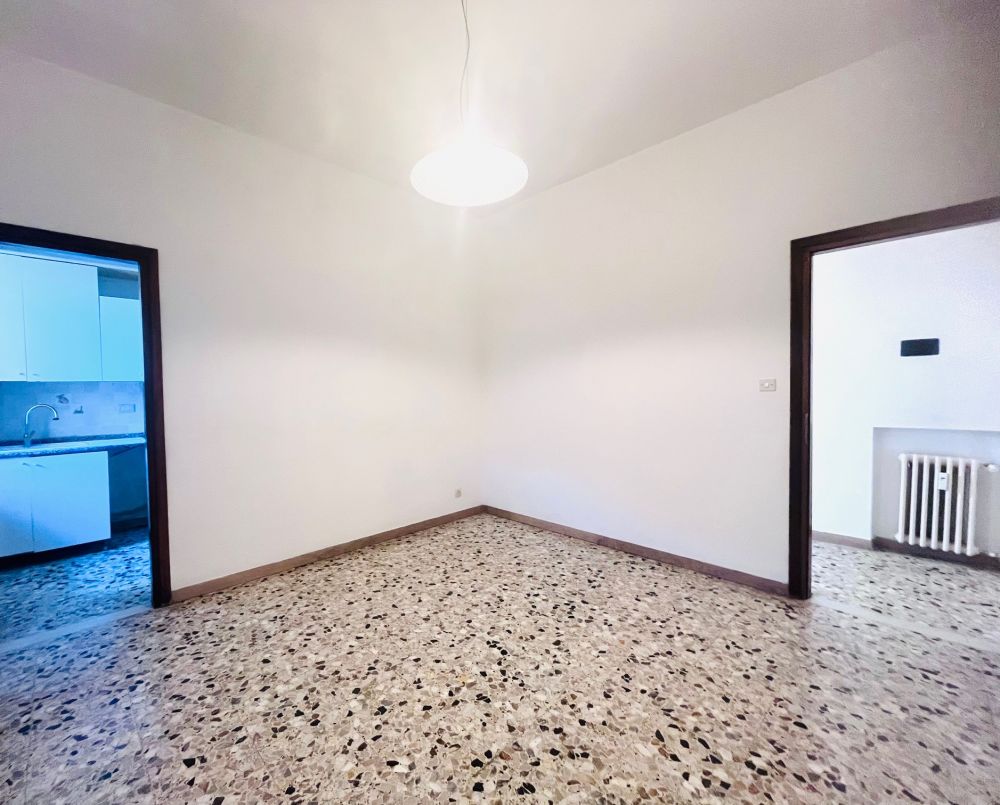 Appartamento ampio e luminoso con giardino in vendita a Livorno zona Montebello