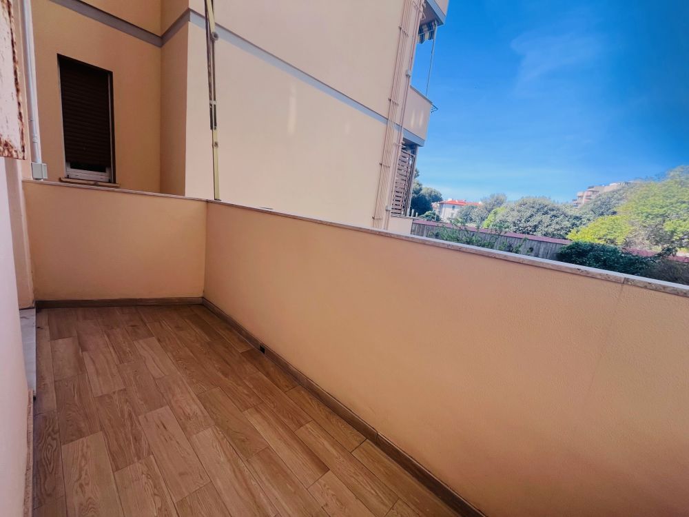 Appartamento ampio e luminoso con giardino in vendita a Livorno zona Montebello