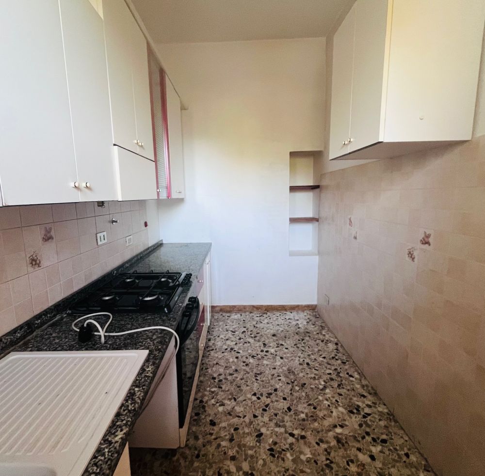 Appartamento ampio e luminoso con giardino in vendita a Livorno zona Montebello