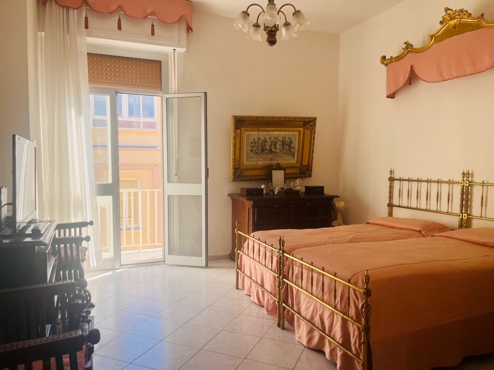 appartamento luminoso piano alto zona Centro Livorno in Vendita con 2 camere