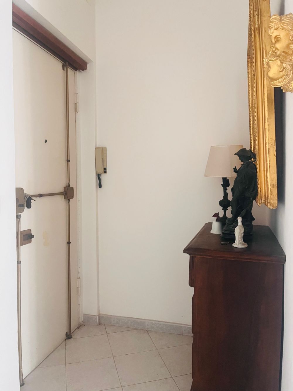 appartamento luminoso piano alto zona Centro Livorno in Vendita con 2 camere