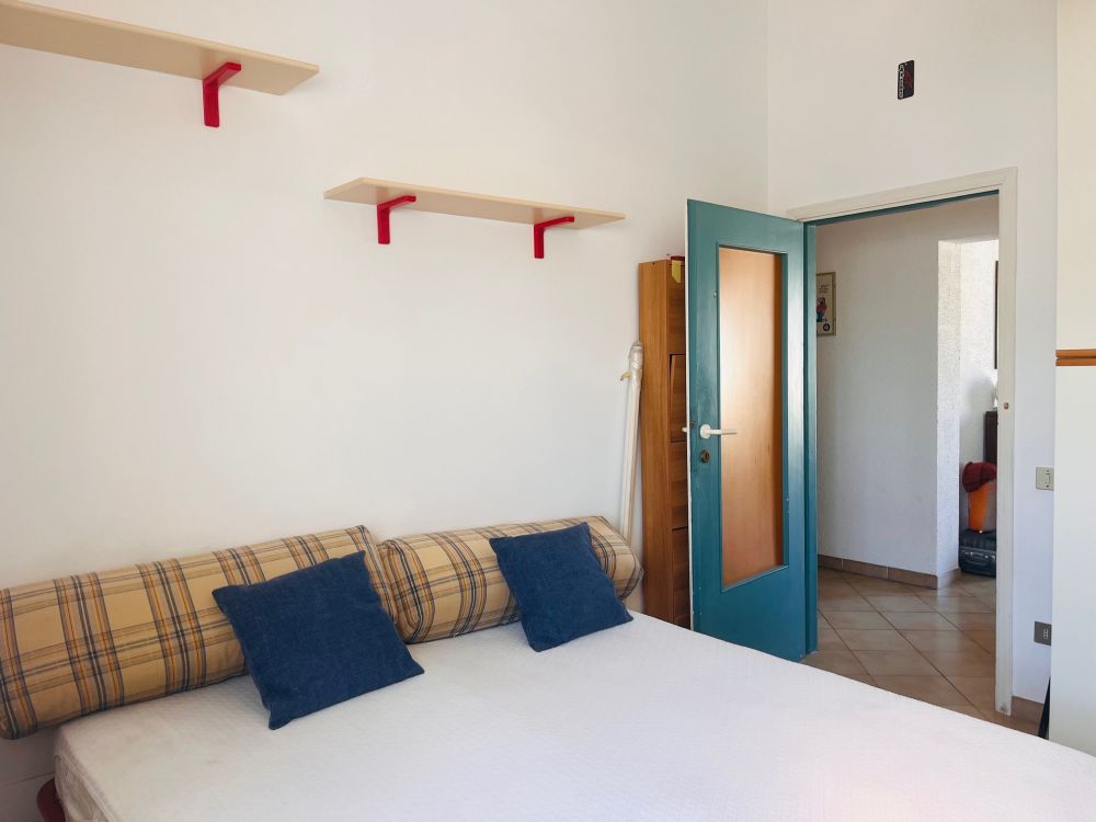 appartamento in vendita a Livorno zona Ospedale Marconi luminoso piano alto con 2 camere matrimoniali