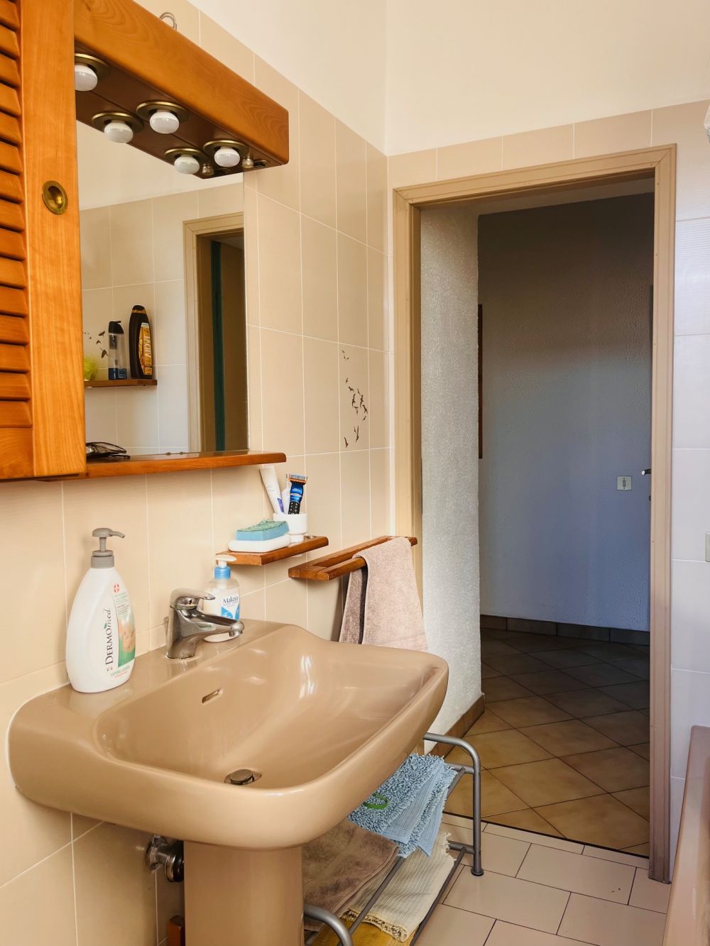 appartamento in vendita a Livorno zona Ospedale Marconi luminoso piano alto con 2 camere matrimoniali