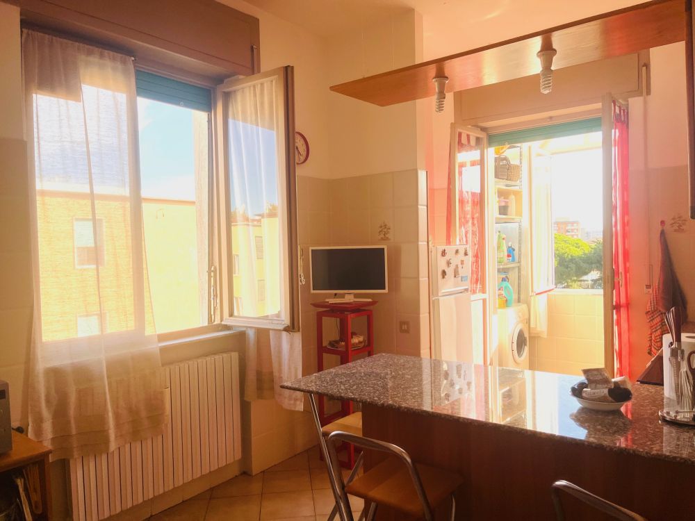 appartamento in vendita a Livorno zona Ospedale Marconi luminoso piano alto con 2 camere matrimoniali