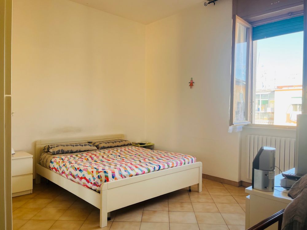 appartamento in vendita a Livorno zona Ospedale Marconi luminoso piano alto con 2 camere matrimoniali