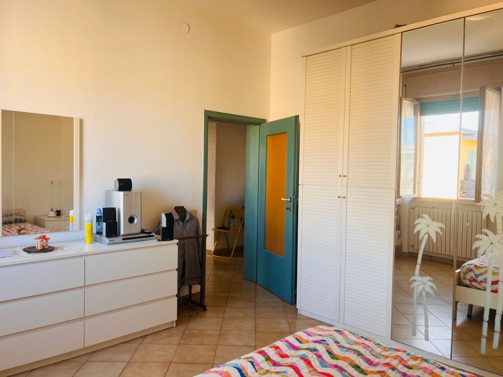 appartamento in vendita a Livorno zona Ospedale Marconi luminoso piano alto con 2 camere matrimoniali