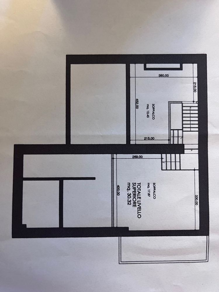Appartamento ampio e silenzioso con balcone in vendita a Livorno zona porta a mare Viale Italia