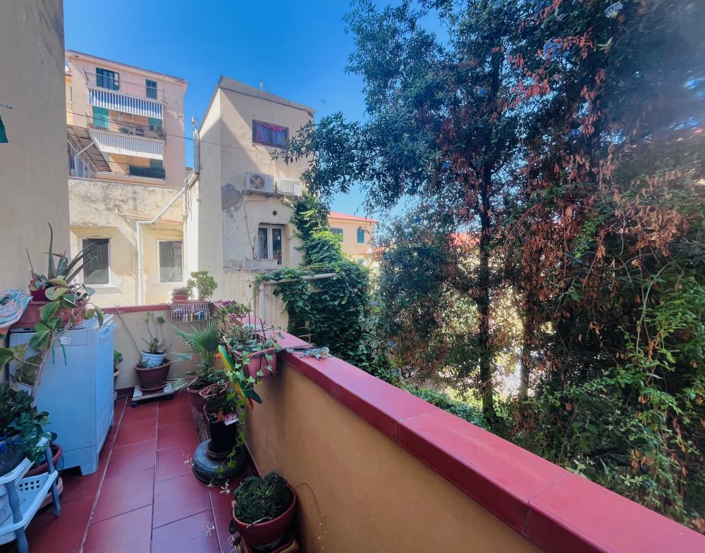 Appartamento ampio e silenzioso con balcone in vendita a Livorno zona porta a mare Viale Italia
