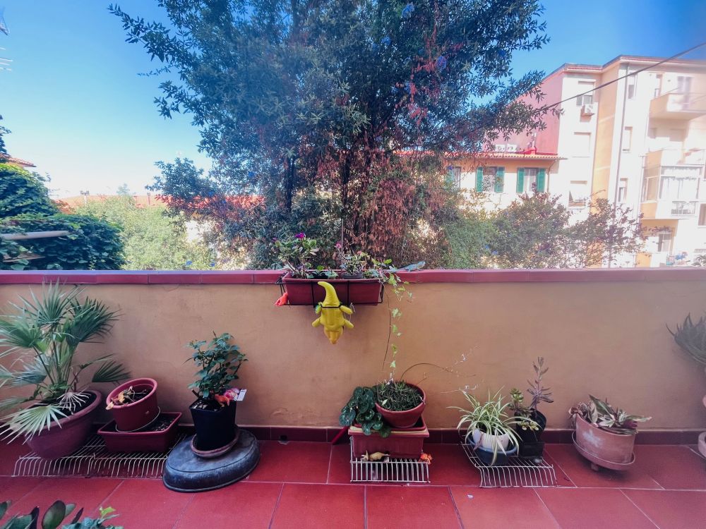 Appartamento ampio e silenzioso con balcone in vendita a Livorno zona porta a mare Viale Italia