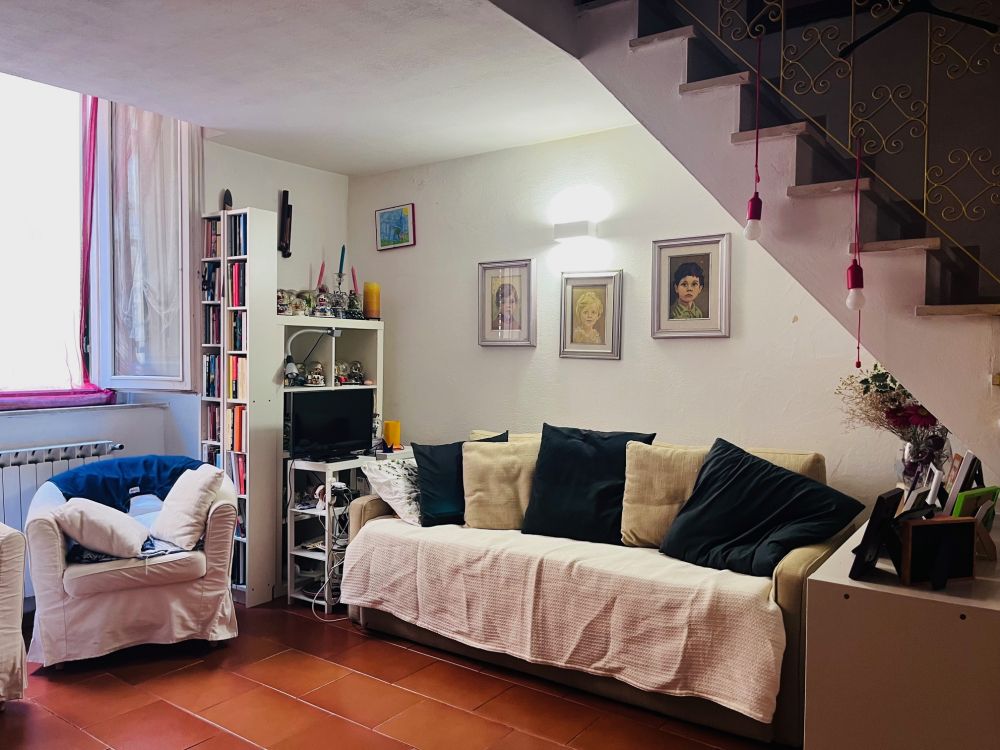 Appartamento ampio e silenzioso con balcone in vendita a Livorno zona porta a mare Viale Italia