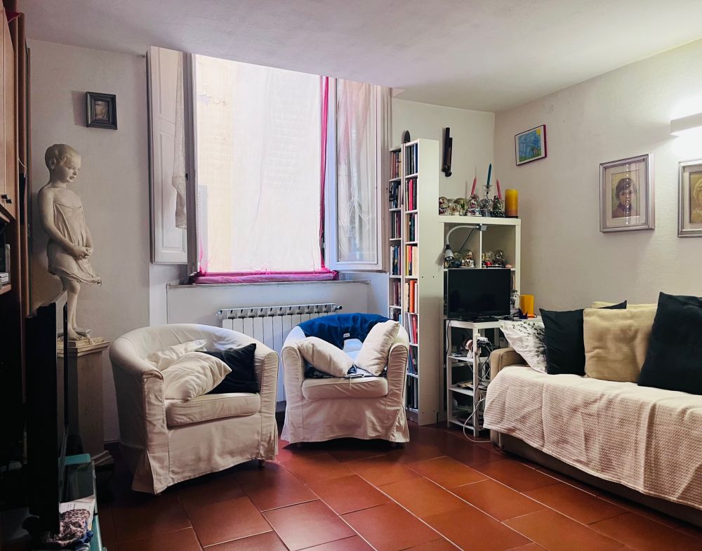 Appartamento ampio e silenzioso con balcone in vendita a Livorno zona porta a mare Viale Italia