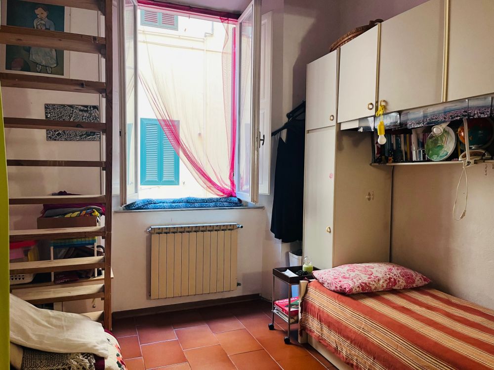 Appartamento ampio e silenzioso con balcone in vendita a Livorno zona porta a mare Viale Italia