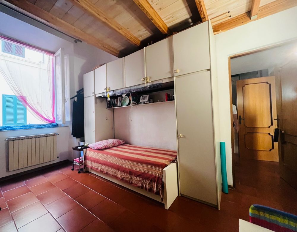 Appartamento ampio e silenzioso con balcone in vendita a Livorno zona porta a mare Viale Italia