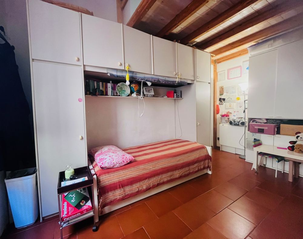 Appartamento ampio e silenzioso con balcone in vendita a Livorno zona porta a mare Viale Italia