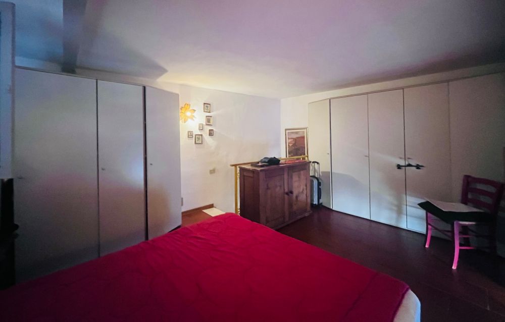 Appartamento ampio e silenzioso con balcone in vendita a Livorno zona porta a mare Viale Italia