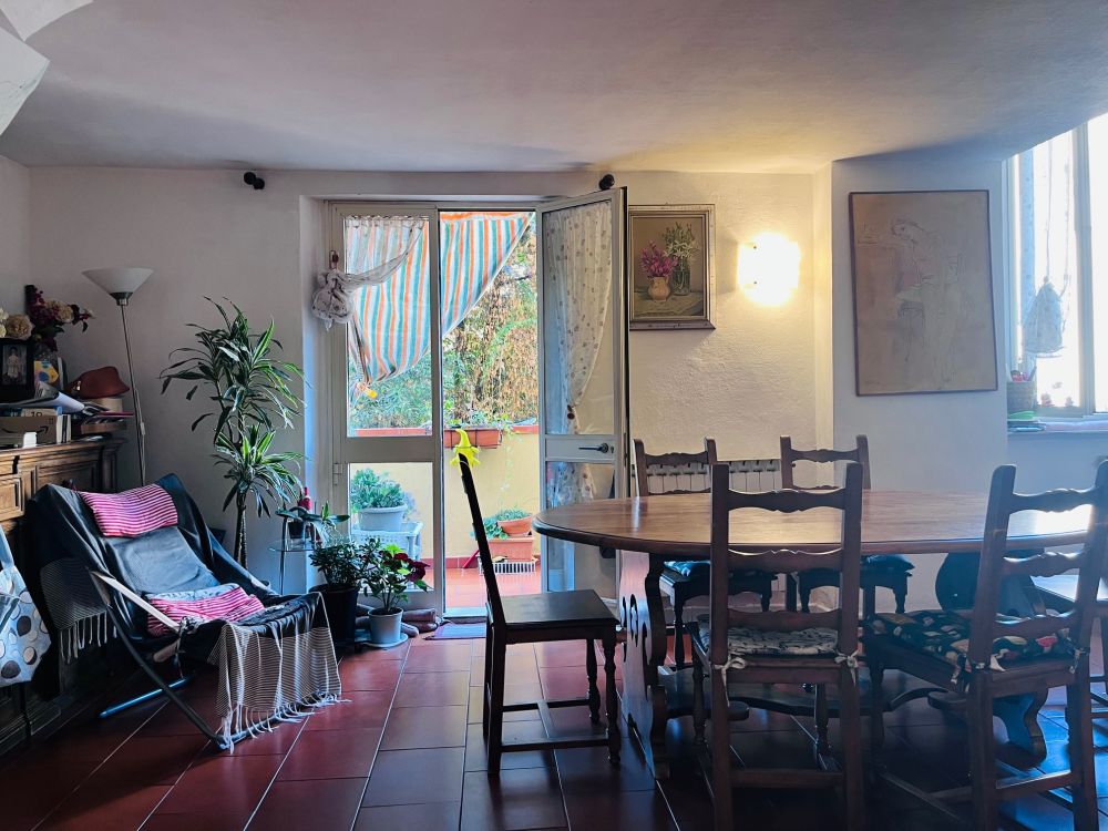 Appartamento ampio e silenzioso con balcone in vendita a Livorno zona porta a mare Viale Italia