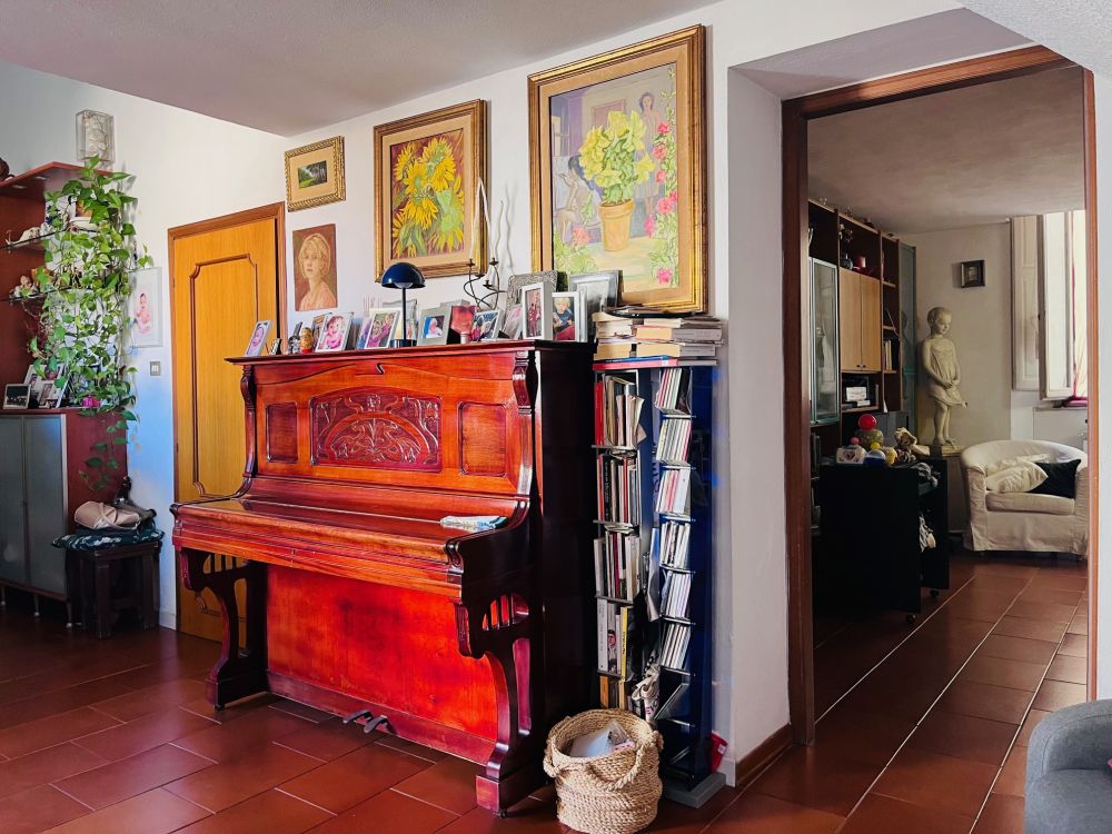 Appartamento ampio e silenzioso con balcone in vendita a Livorno zona porta a mare Viale Italia
