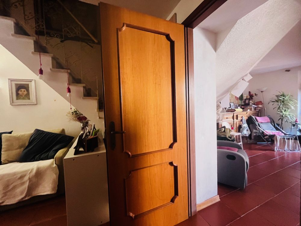 Appartamento ampio e silenzioso con balcone in vendita a Livorno zona porta a mare Viale Italia