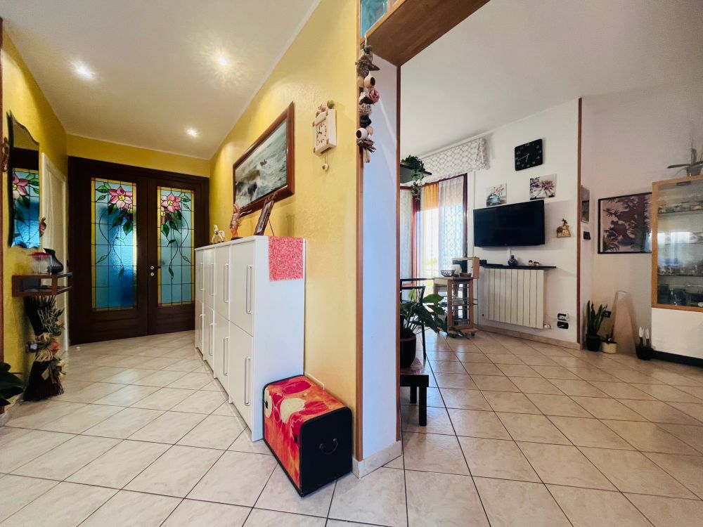 Villetta Bifamiliare in vendita a Collesalvetti Livorno con giardino e terreno e garage