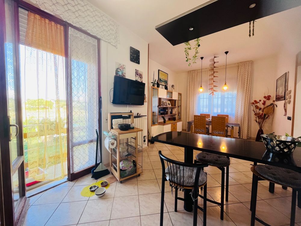 Villetta Bifamiliare in vendita a Collesalvetti Livorno con giardino e terreno e garage