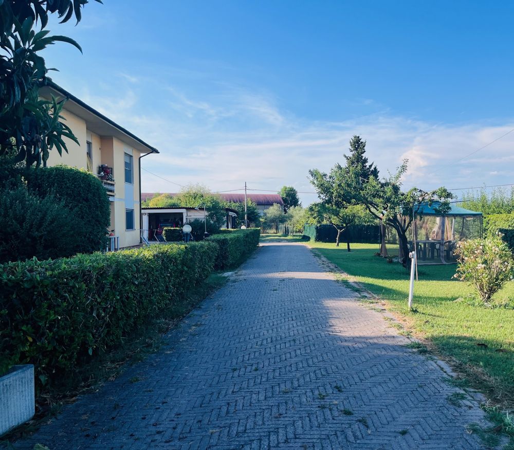 Villetta Bifamiliare in vendita a Collesalvetti Livorno con giardino e terreno e garage