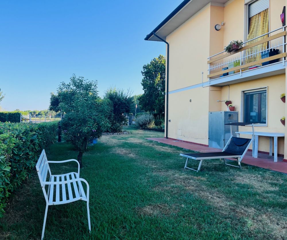Villetta Bifamiliare in vendita a Collesalvetti Livorno con giardino e terreno e garage