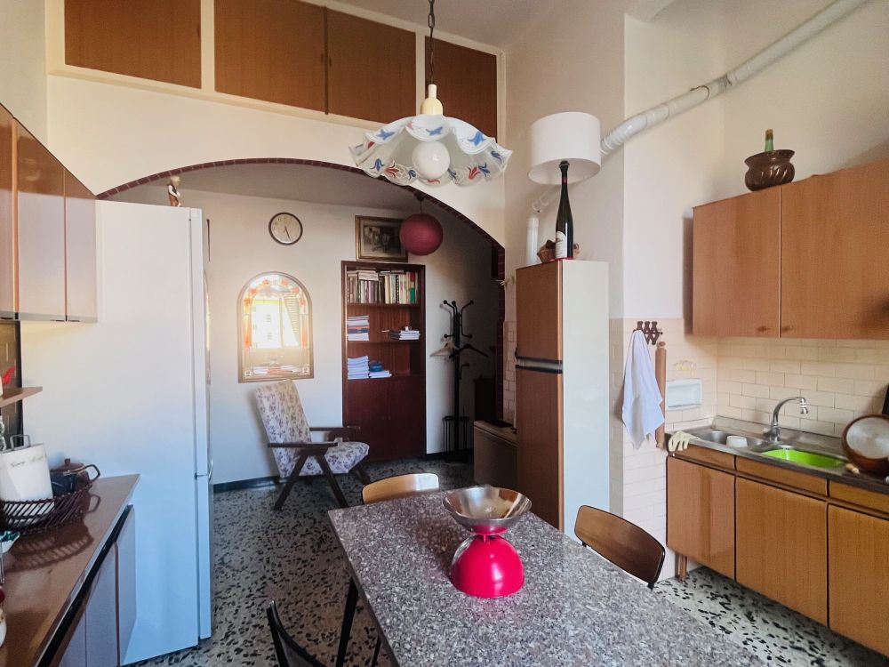Appartamento trilocale con posto auto zona Stazione Ospedale in Vendita a Livorno