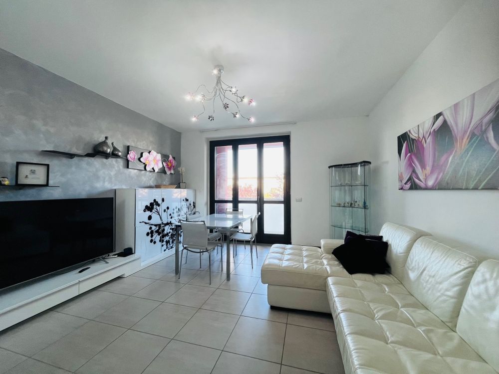 appartamento con terrazze abitabili e 3 camere e garage in vendita a Livorno zona Salviano 