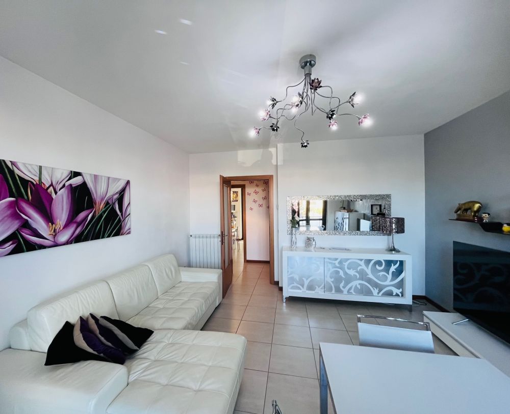 appartamento con terrazze abitabili e 3 camere e garage in vendita a Livorno zona Salviano