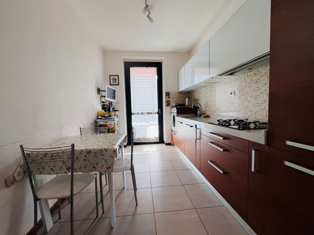 appartamento con terrazze abitabili e 3 camere e garage in vendita a Livorno zona Salviano