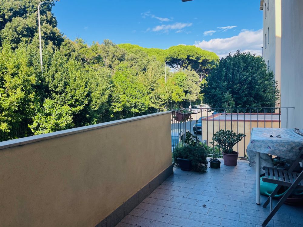 Appartamento in vendita a Livorno zona Fabbricotti con 3 camere a cantina