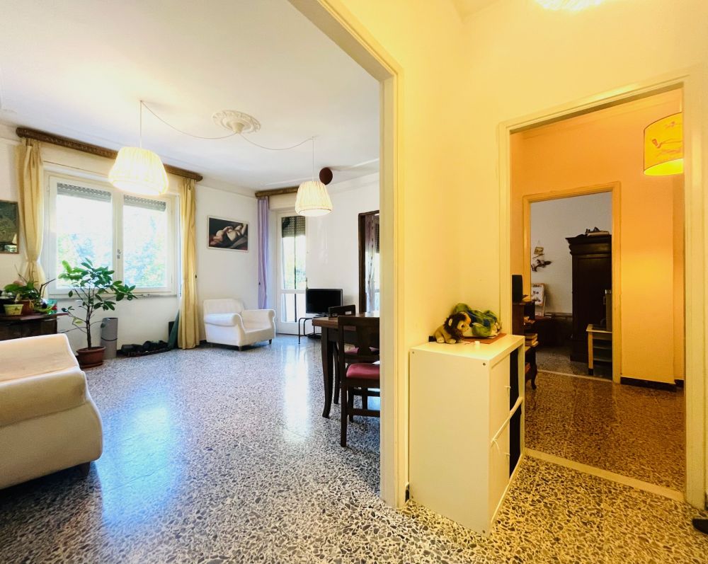 Appartamento in vendita a Livorno zona Fabbricotti con 3 camere a cantina