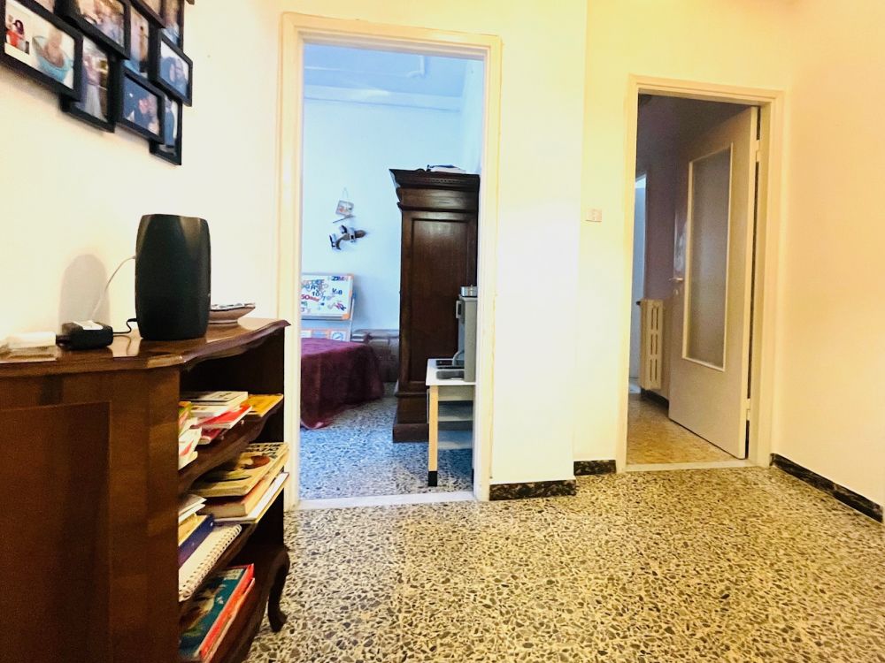 Appartamento in vendita a Livorno zona Fabbricotti con 3 camere a cantina