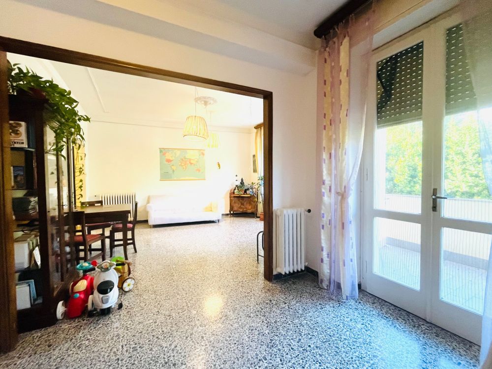 Appartamento in vendita a Livorno zona Fabbricotti con 3 camere a cantina